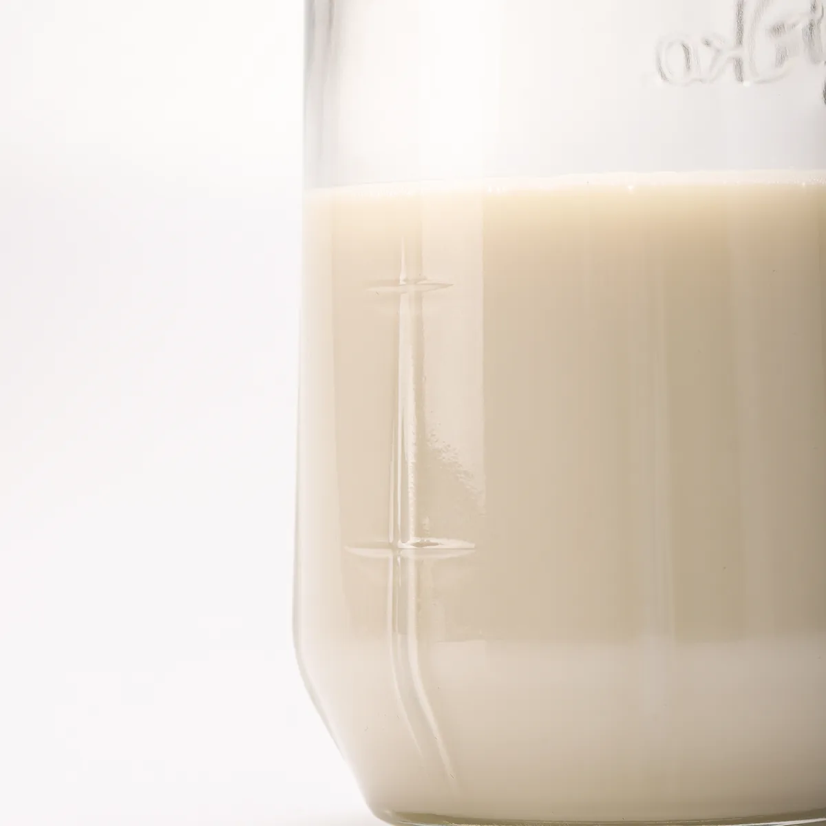 Fühlbare Markierungen am KefirKo Glas für eine Portion Kefir